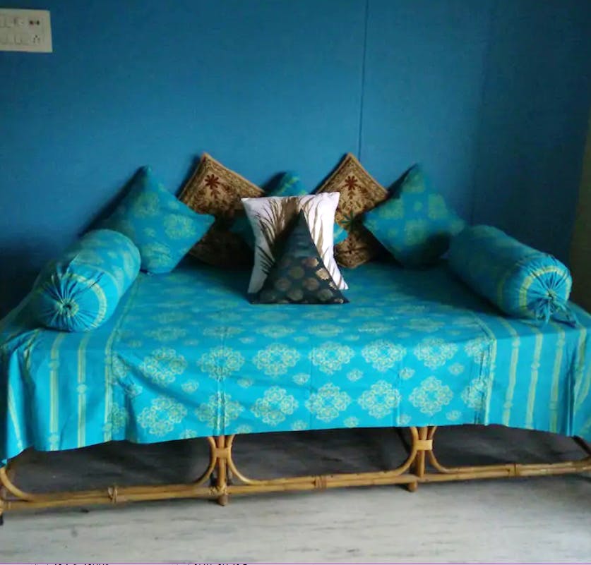 Furniture,Blue,Couch,Turquoise,Bed,Aqua,Teal,studio couch,Room,Sofa bed