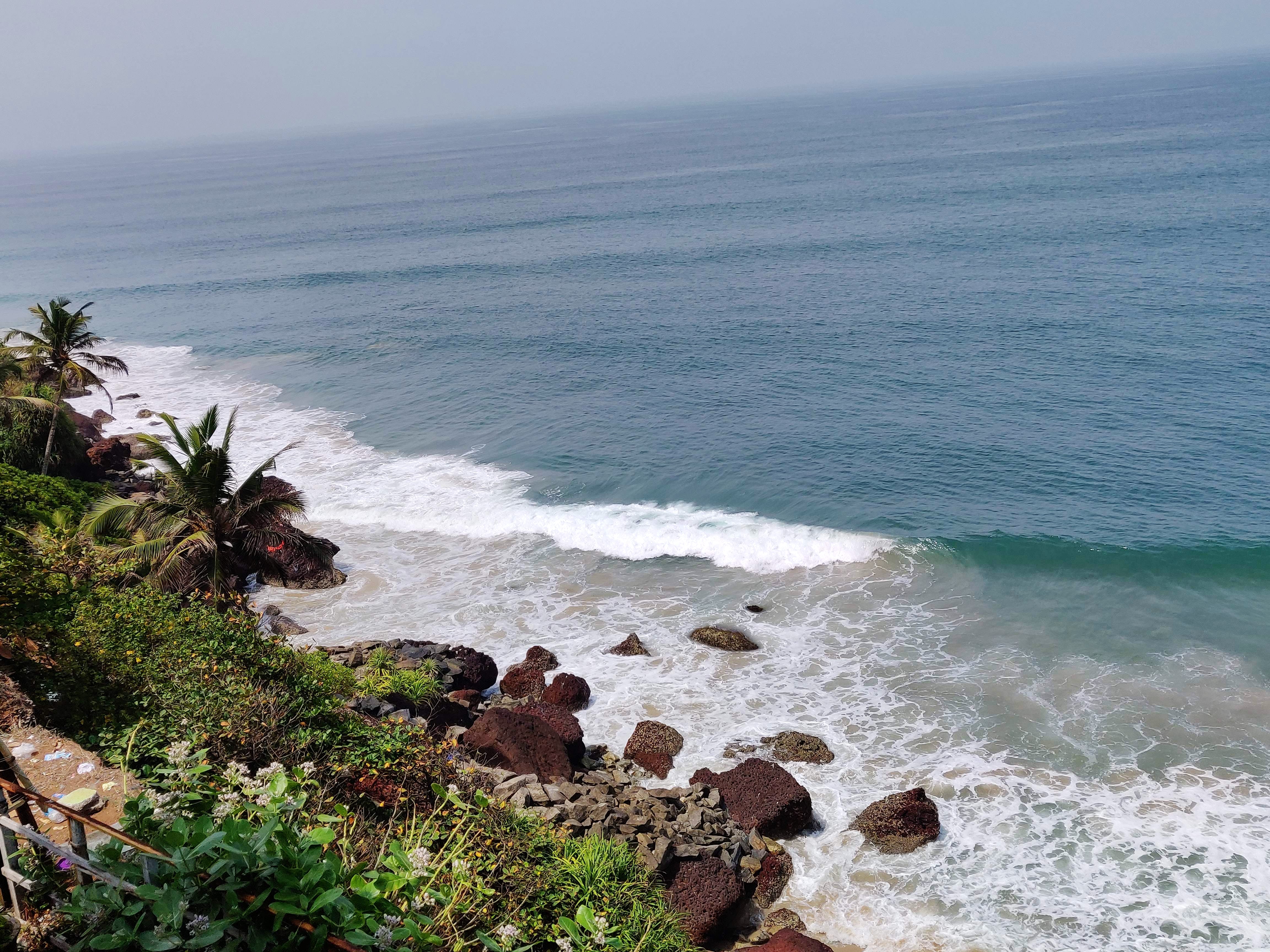 Body of water,Coast,Sea,Ocean,Shore,Wave,Coastal and oceanic landforms,Sky,Beach,Wind wave