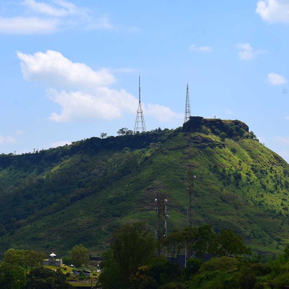 Hill,Mountainous landforms,Highland,Hill station,Transmitter station,Mountain,Sky,Television transmitter,Fell,Mound