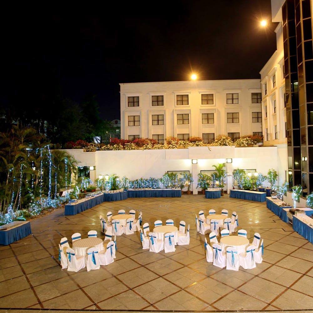 Building,Function hall,Restaurant,Hotel,Resort,Banquet,Night,Room,Architecture,Party