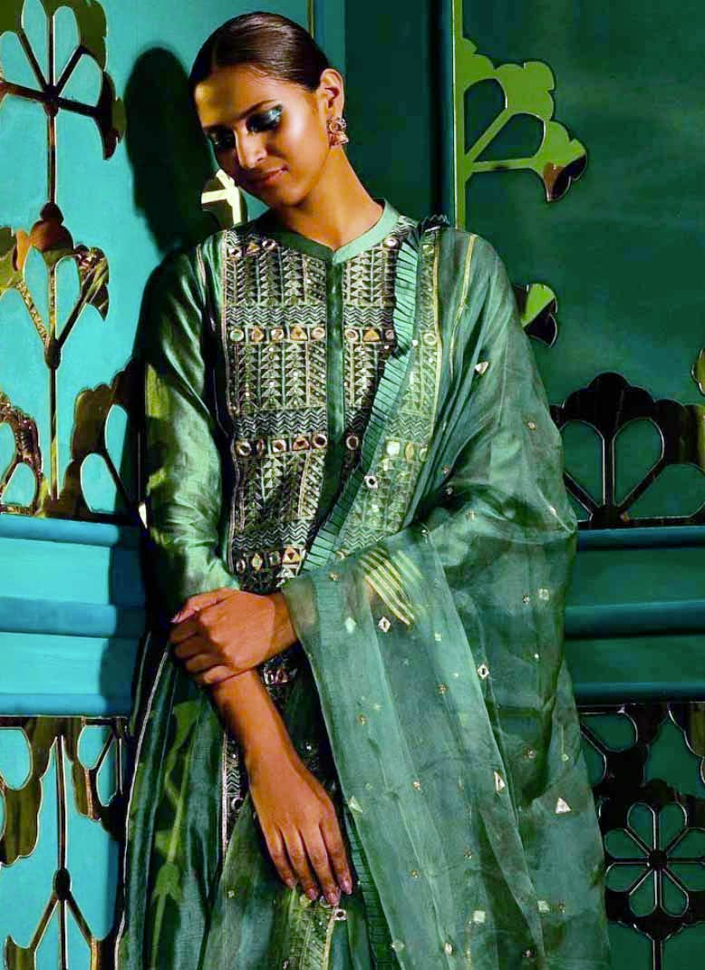 Green,Clothing,Sari,Formal wear,Fashion,Textile,Fashion design,Photo shoot,Silk,Photography