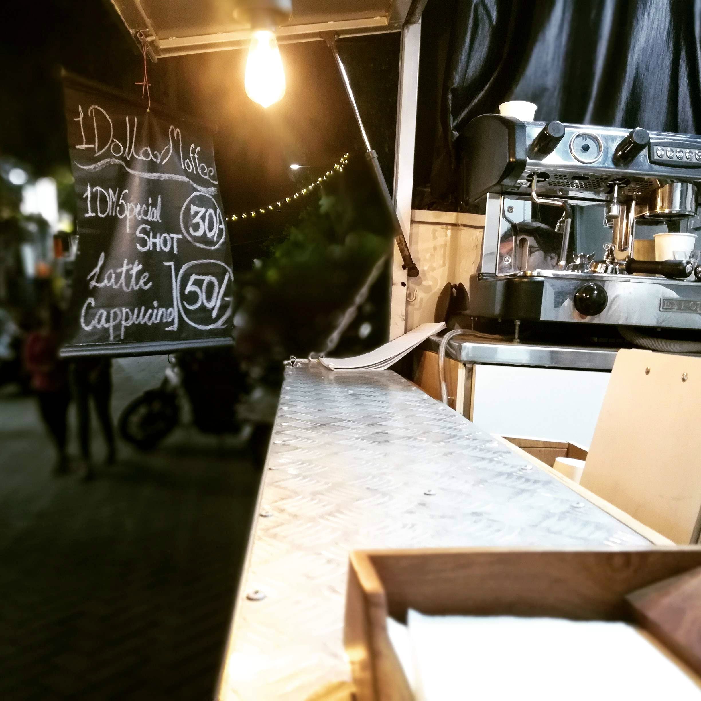 Table,Lighting,Night,Furniture,Room,Restaurant,Wood,Photography,House,Coffeehouse