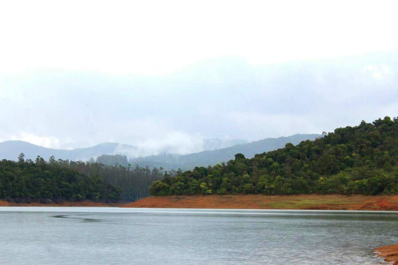 Body of water,Water resources,Water,Sky,River,Reservoir,Atmospheric phenomenon,Highland,Lake,Loch