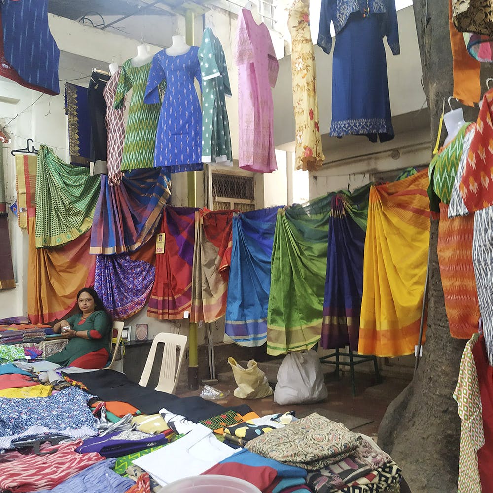 Amazon.com: DEVIKA TEXTILES Narayanpet Pure Handloom Cotton saree with  Running Blouse piece From The Weavers Of Karnataka India : Home & Kitchen