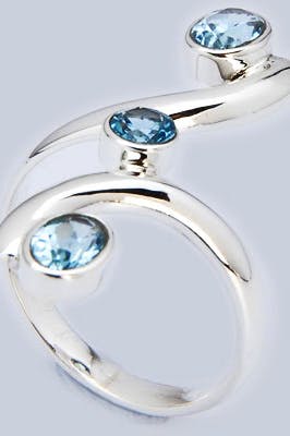 Ring,Fashion accessory,Jewellery,Platinum,Body jewelry,Engagement ring,Gemstone,Diamond,Metal,Silver