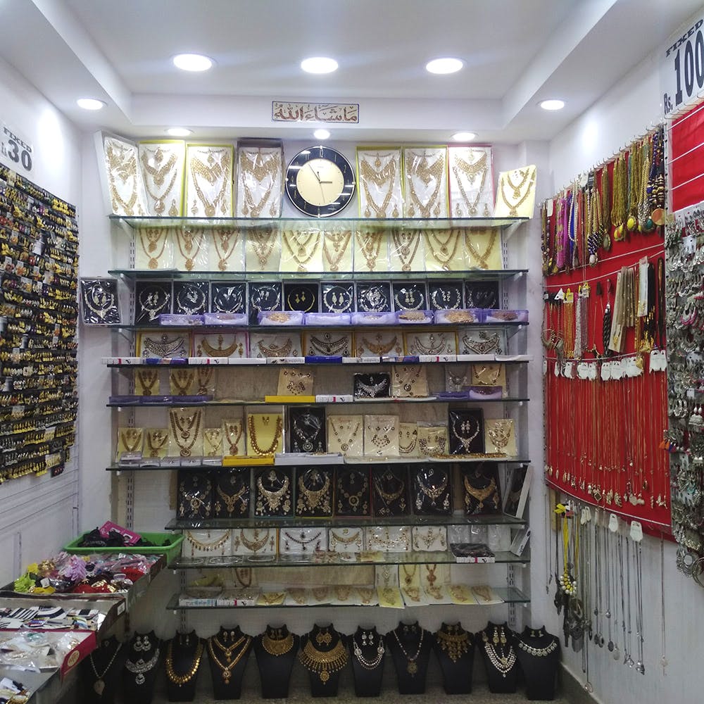 Fancy jewellery shop near on sale me