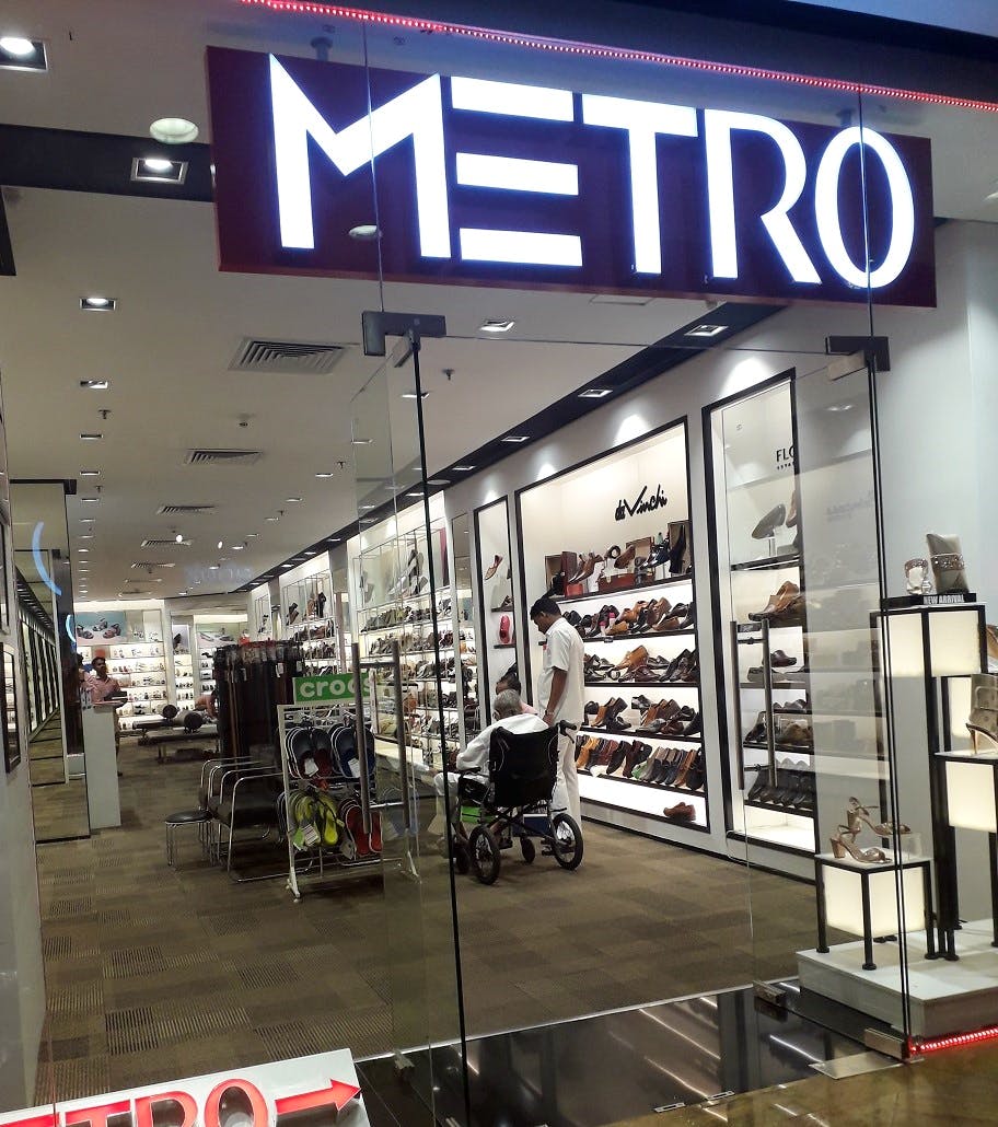 Share 82+ metro shoes colaba latest