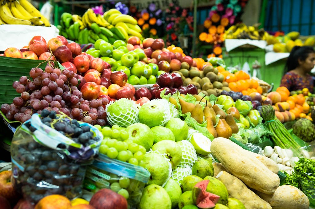Natural foods,Whole food,Local food,Marketplace,Selling,Market,Vegetable,Food,Fruit,Vegan nutrition