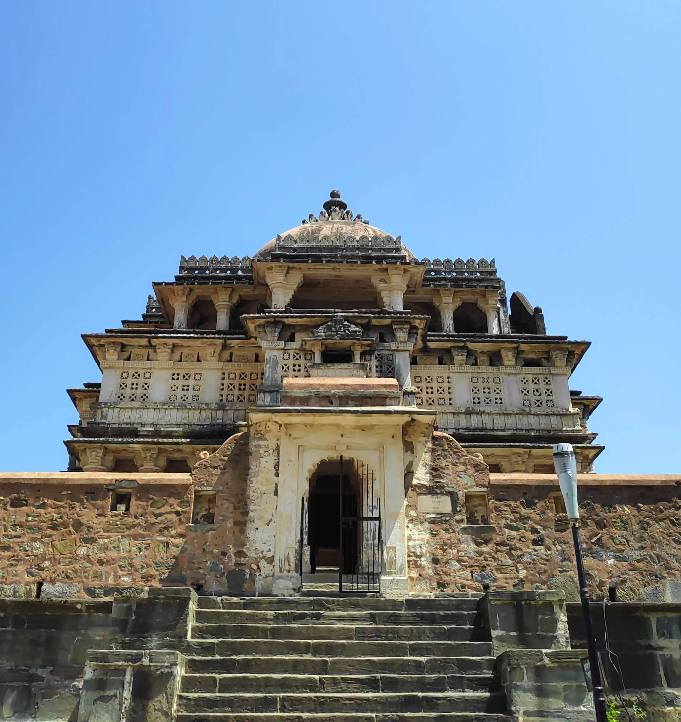 Historic site,Landmark,Holy places,Architecture,Ancient history,Temple,Building,Wall,Sky,Place of worship