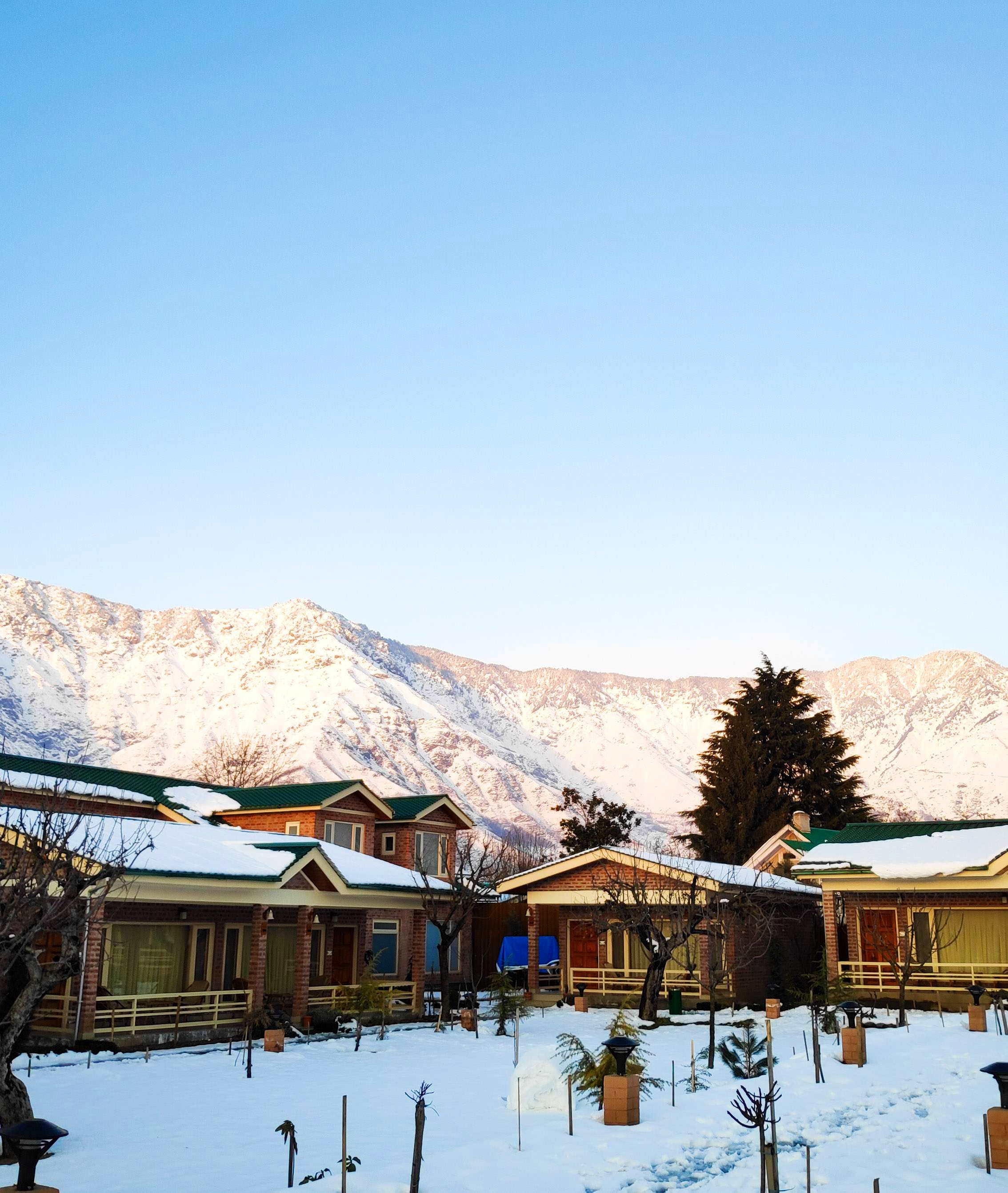 Snow,Winter,Mountain,Sky,Mountain range,Hill station,Alps,Town,Freezing,Tree