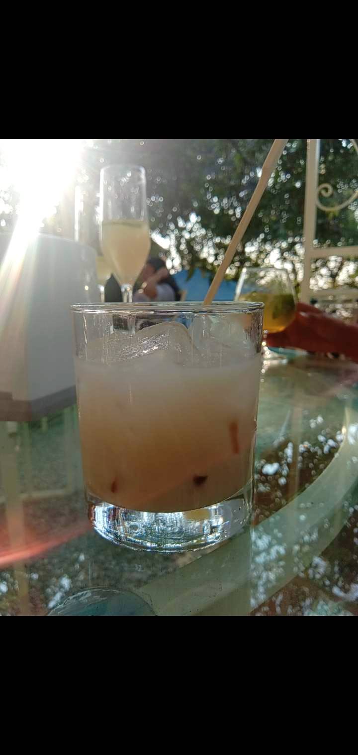 Drink,Alcoholic beverage,Cocktail,Non-alcoholic beverage,Distilled beverage,Mai tai,Food,Cocktail garnish,Whiskey sour,Caipiroska