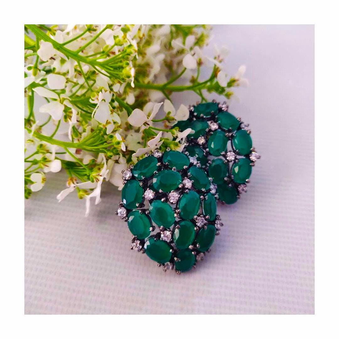 Green,Emerald,Fashion accessory,Jewellery,Gemstone,Brooch,Plant,Flower,Turquoise