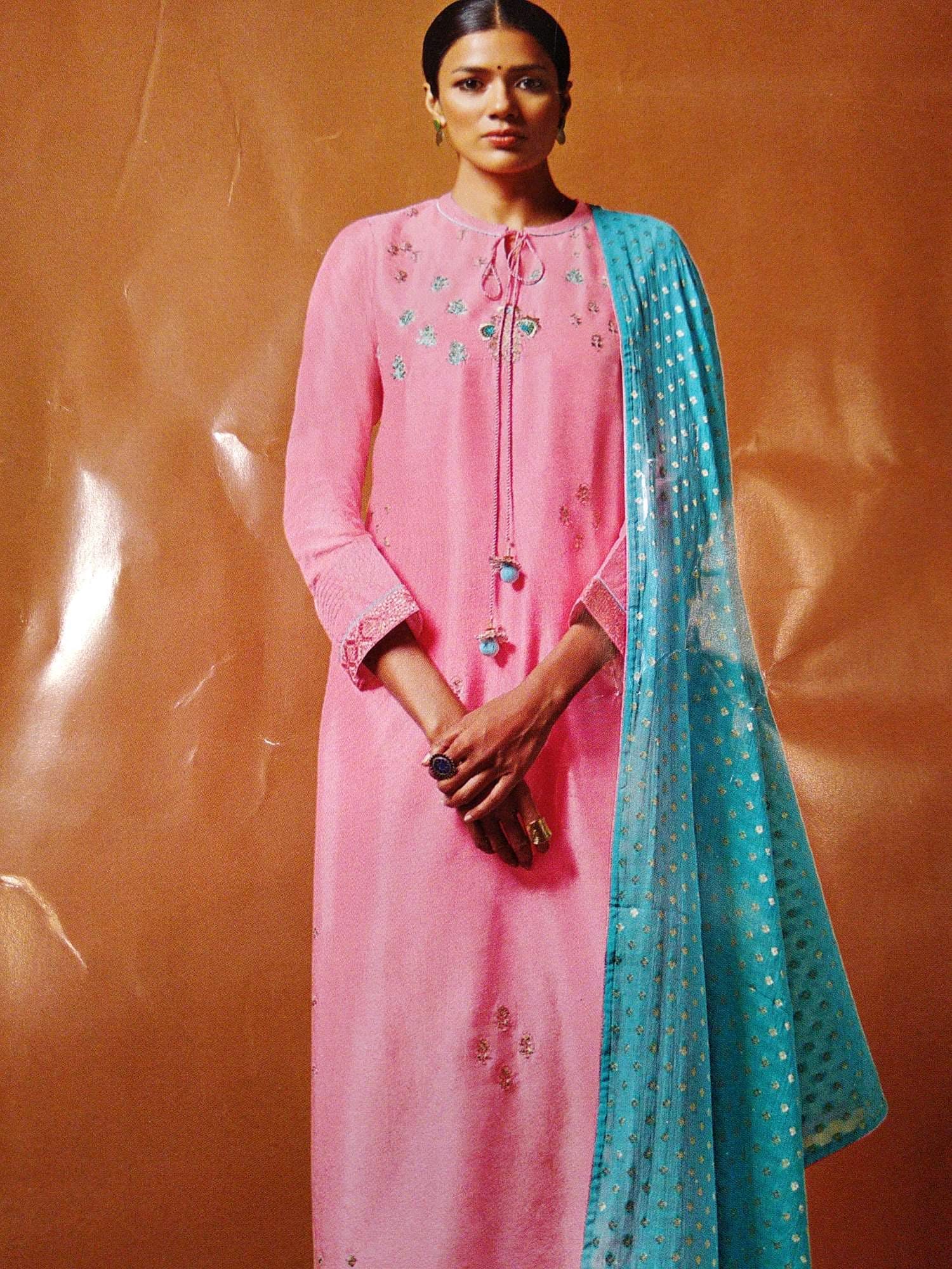 Clothing,Pink,Formal wear,Aqua,Turquoise,Magenta,Peach,Sari,Dress,Textile