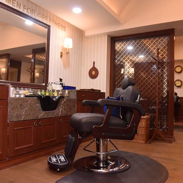 The Land Of Barbers best hair salons near me