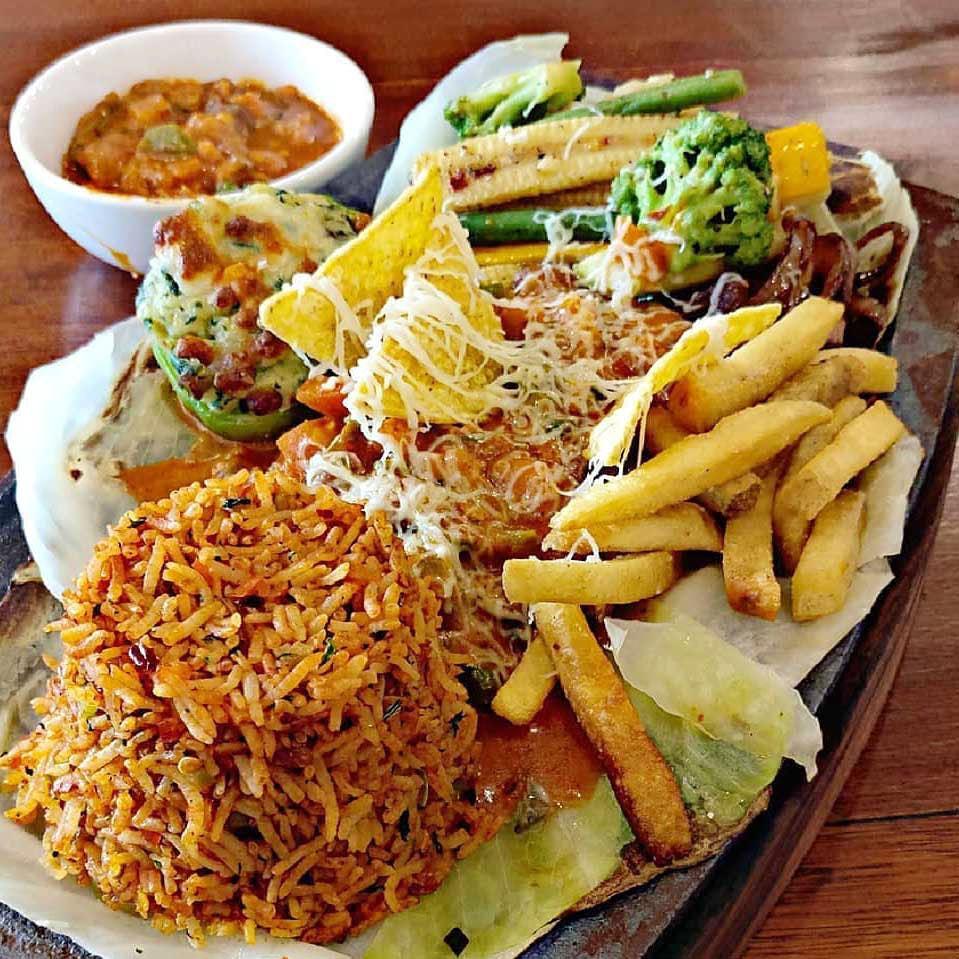 Dish,Food,Cuisine,Ingredient,Biryani,Rice,Produce,Thai fried rice,Meat,Staple food