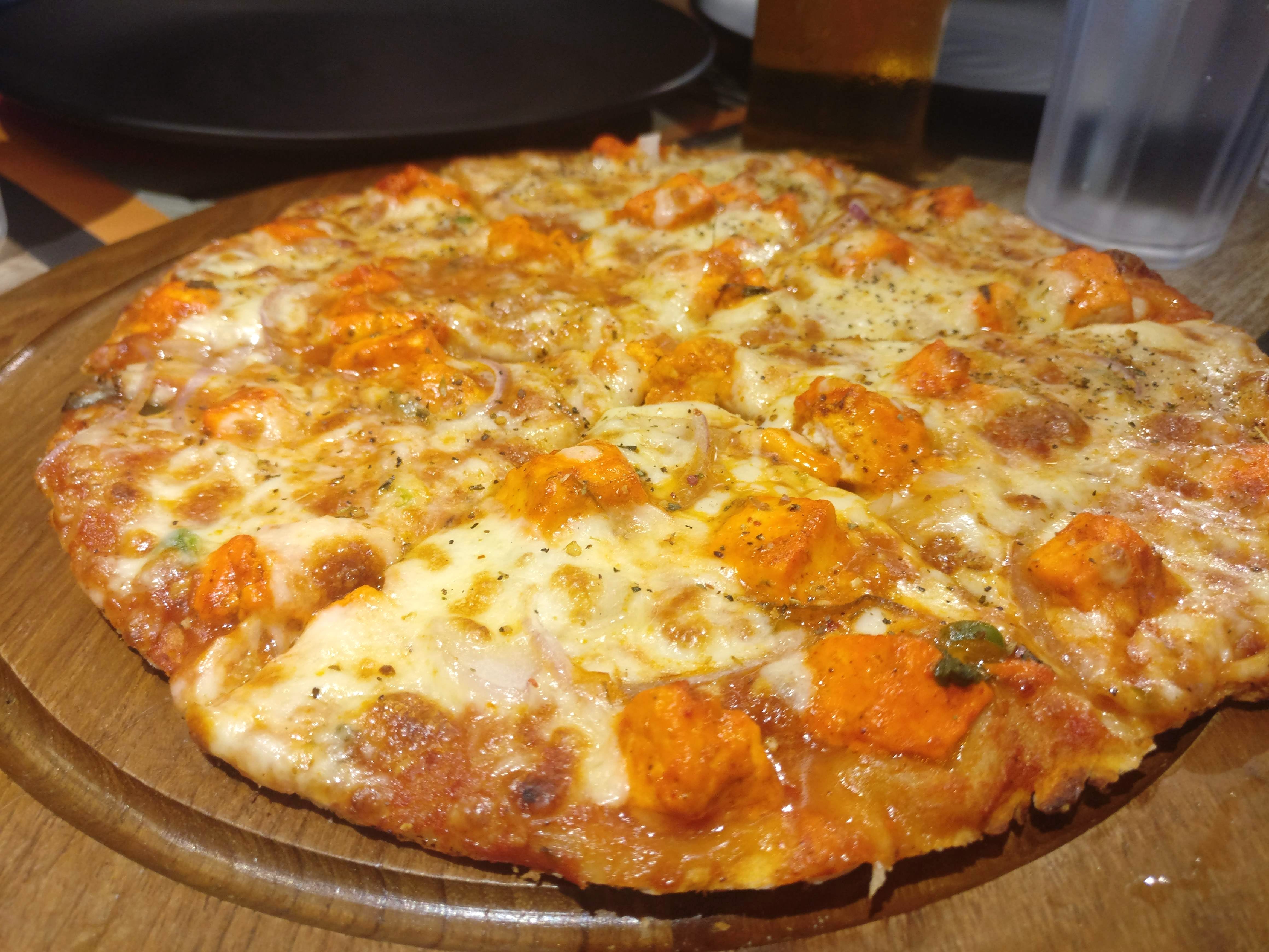 Dish,Food,Cuisine,Pizza,Pizza cheese,Sicilian pizza,California-style pizza,Ingredient,Flatbread,Tarte flambée