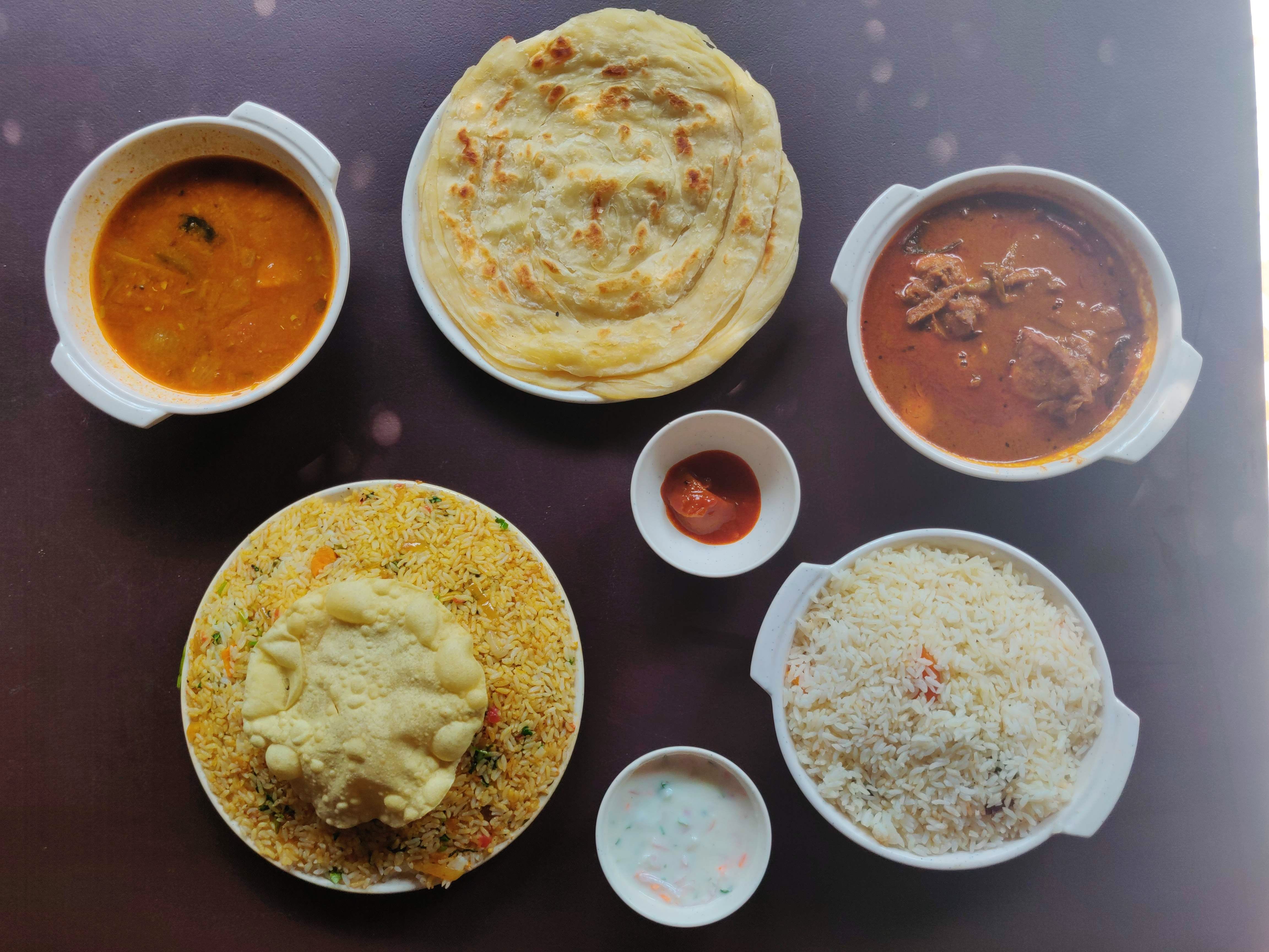 Dish,Food,Cuisine,Ingredient,Roti canai,Roti prata,Roti,Kerala porotta,Indian cuisine,Meal