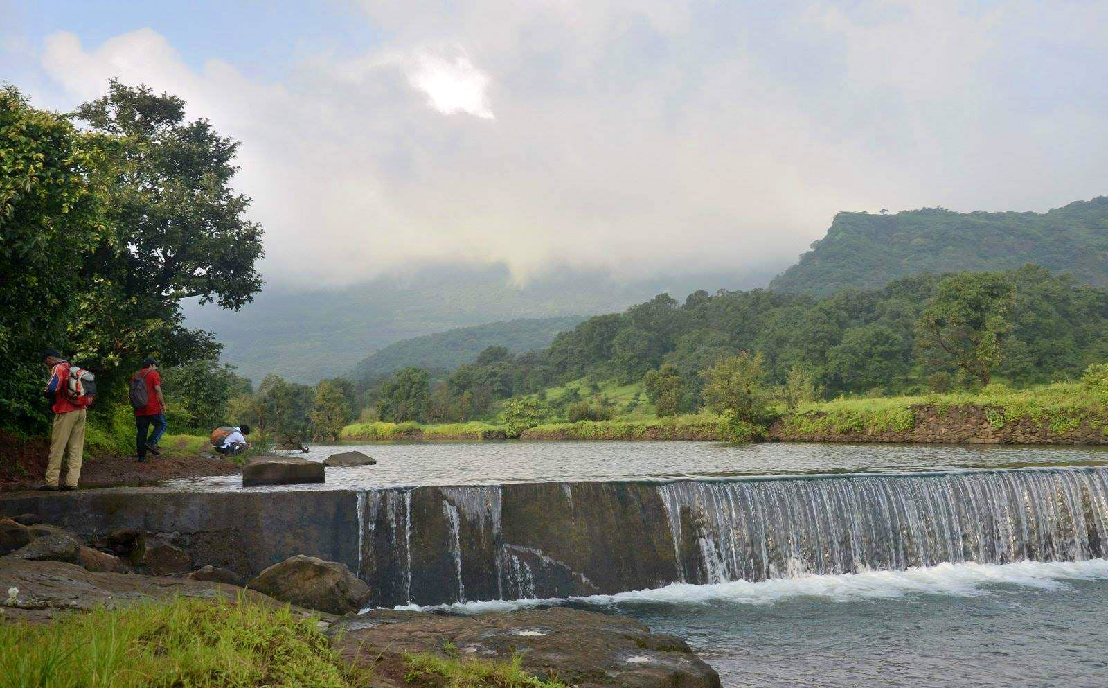 Body of water,Water resources,Water,Nature,Waterfall,Natural landscape,Hill station,River,Sky,Wilderness