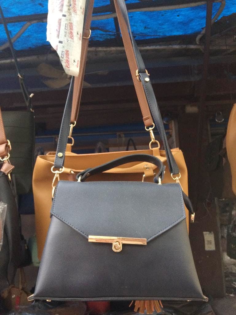 Bag,Handbag,Leather,Brown,Fashion accessory,Fashion,Shoulder bag,Shoulder,Kelly bag,Material property