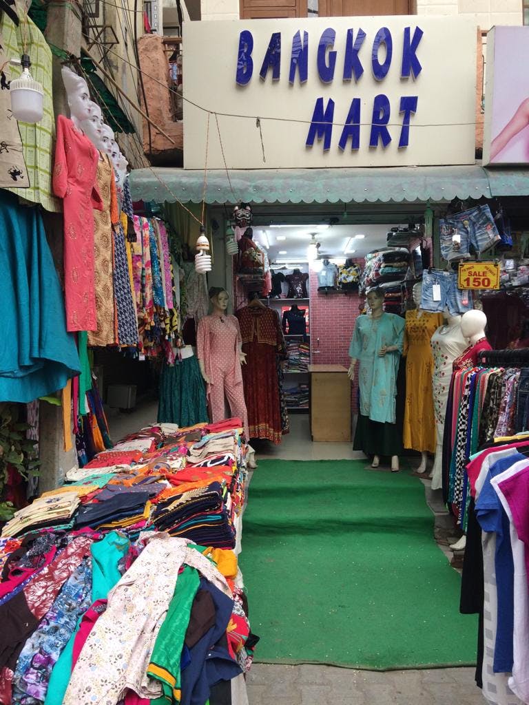 Selling,Marketplace,Bazaar,Market,Public space,Clothing,Boutique,Human settlement,Shopping,Retail