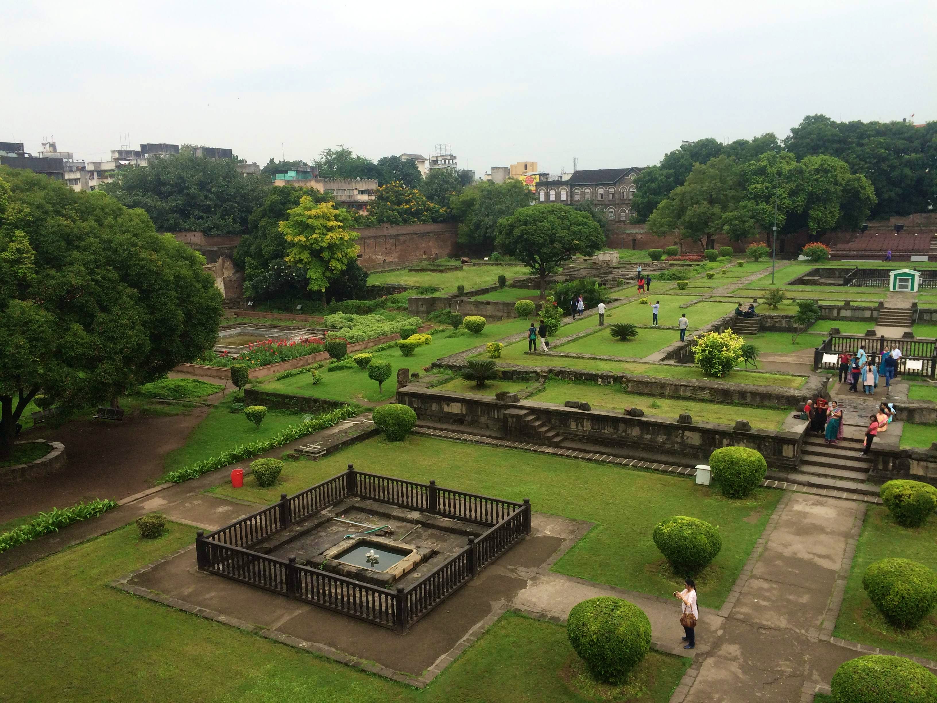 Garden,Building,Botanical garden,Grass,Architecture,Landscape,Shrub,Tourist attraction,Maya city,Tourism