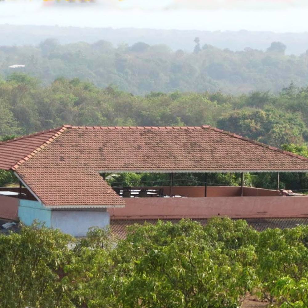 Roof,Hill station,Property,Atmospheric phenomenon,Sky,House,Rural area,Home,Residential area,Real estate