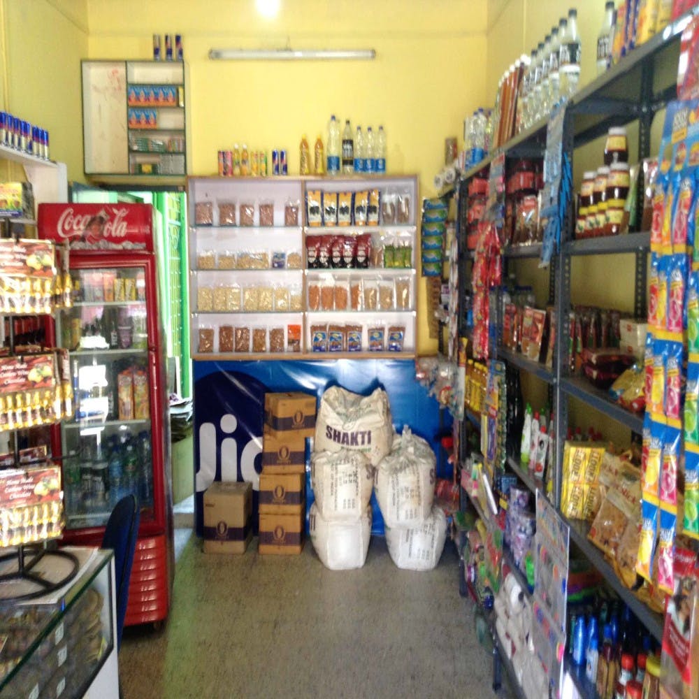Convenience store,Retail,Supermarket,Grocery store,Building,Product,Aisle,Convenience food,Outlet store,Marketplace
