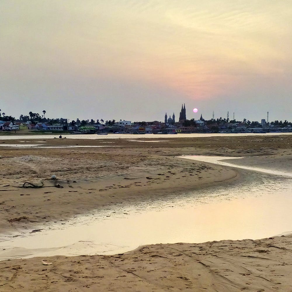 Sky,Body of water,Beach,Sea,Sand,Shore,Water,Ocean,Coast,Morning