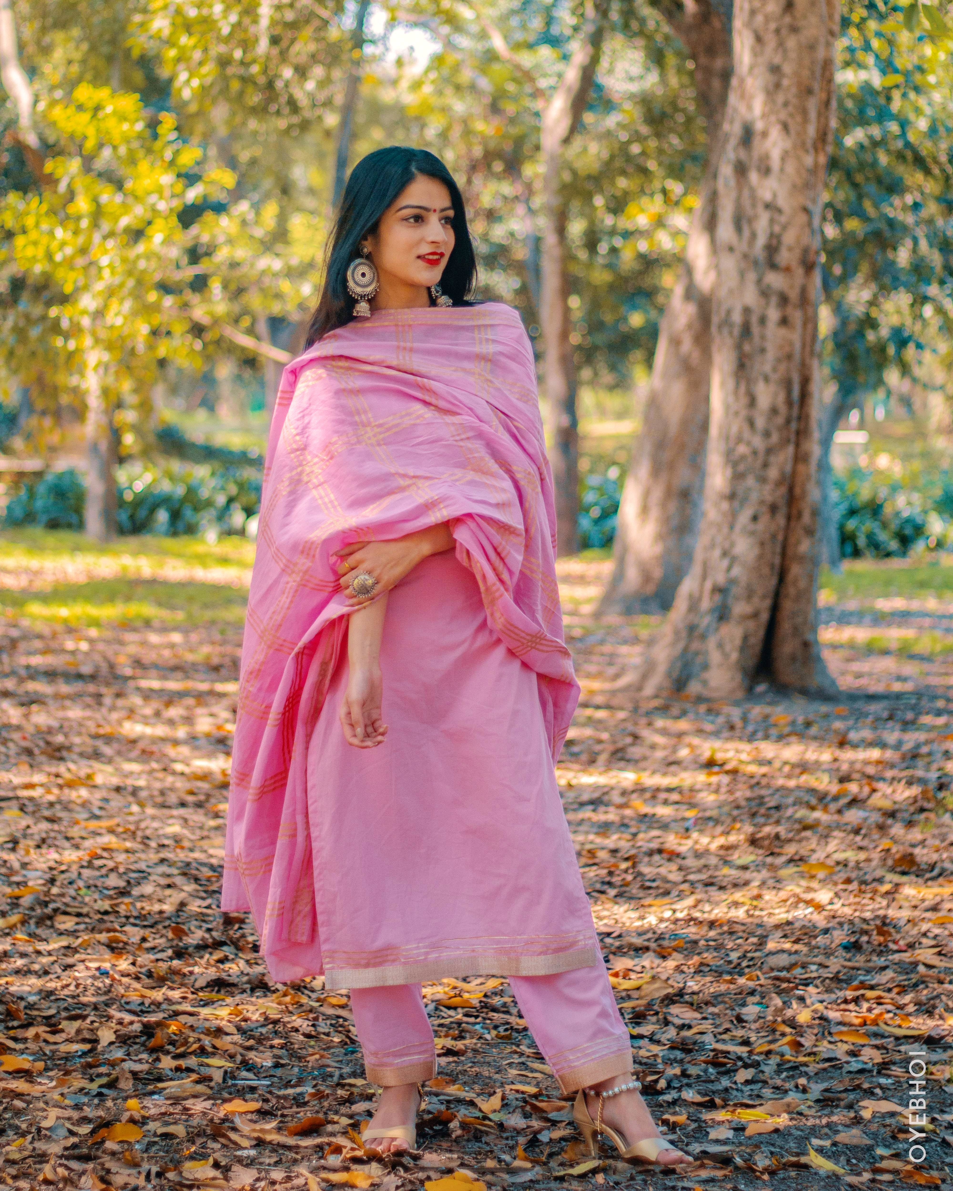 People in nature,Pink,Clothing,Lady,Yellow,Green,Beauty,Leaf,Natural environment,Dress