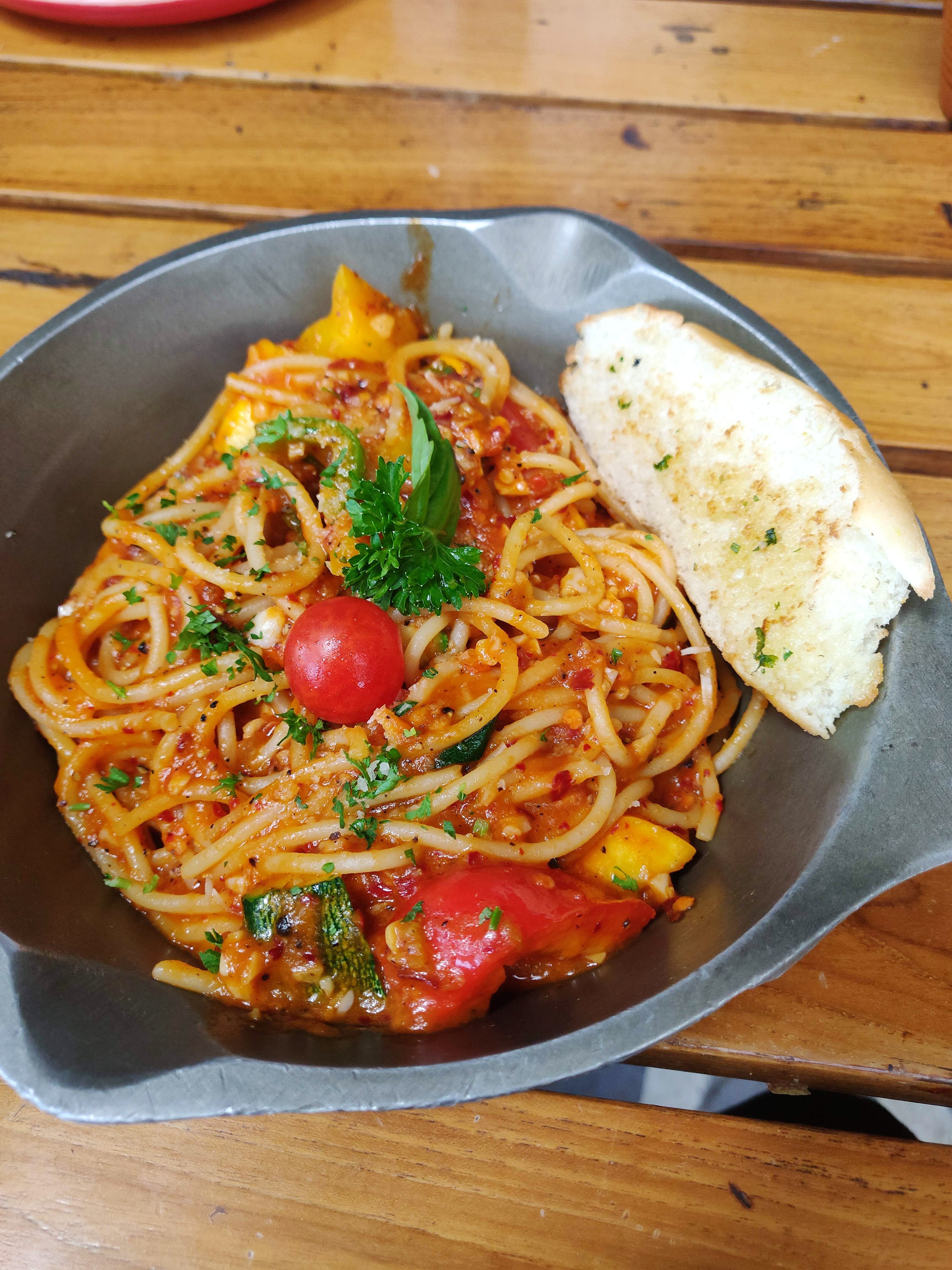 Dish,Food,Cuisine,Ingredient,Capellini,Spaghetti,Spaghetti alla puttanesca,Italian food,Produce,Recipe