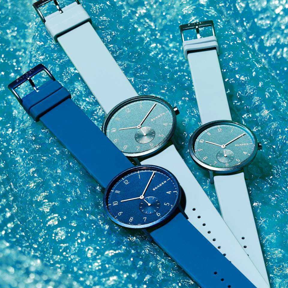 Analog watch,Watch,Blue,Watch accessory,Aqua,Turquoise,Fashion accessory,Azure,Jewellery,Strap