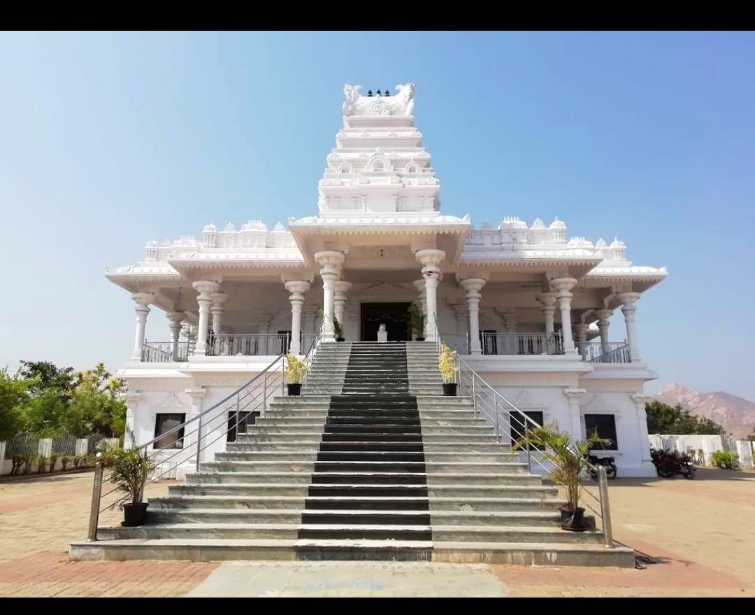 Hindu temple,Landmark,Temple,Place of worship,Architecture,Building,Historic site,Classical architecture,Tourist attraction,Temple