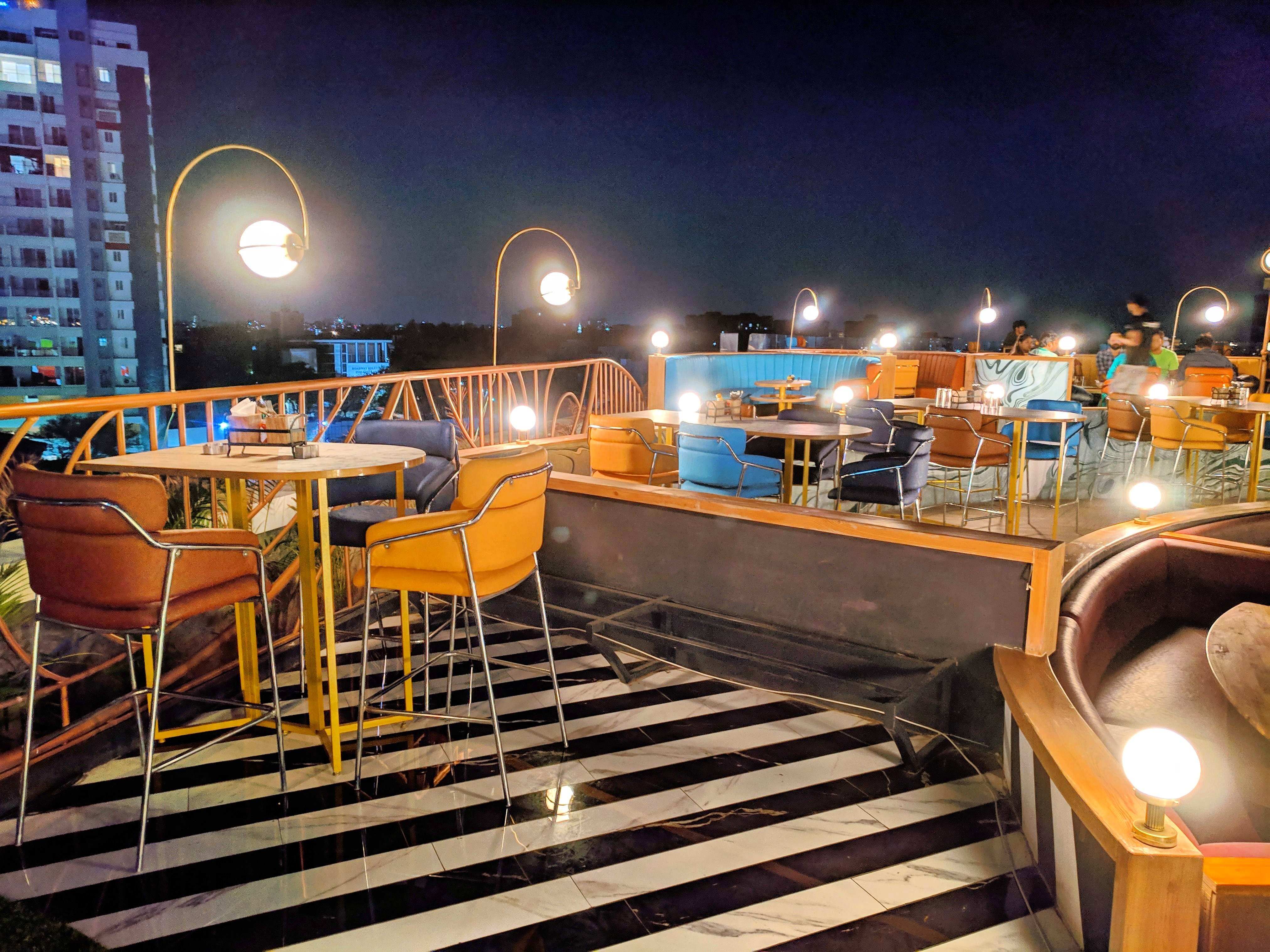 Night,Light,Lighting,Sky,Architecture,Deck,City,Metropolitan area,Restaurant,Building