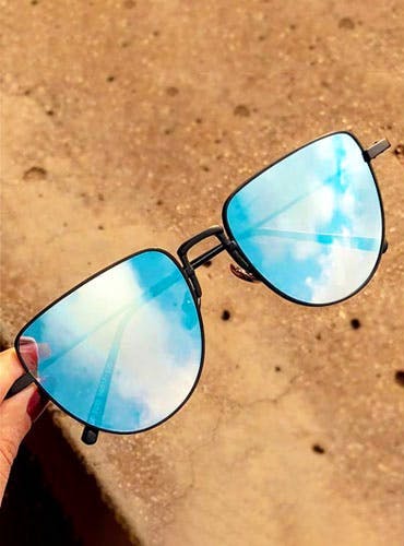 Eyewear,Sunglasses,Glasses,Blue,Aqua,Personal protective equipment,Transparent material,aviator sunglass,Turquoise,Azure