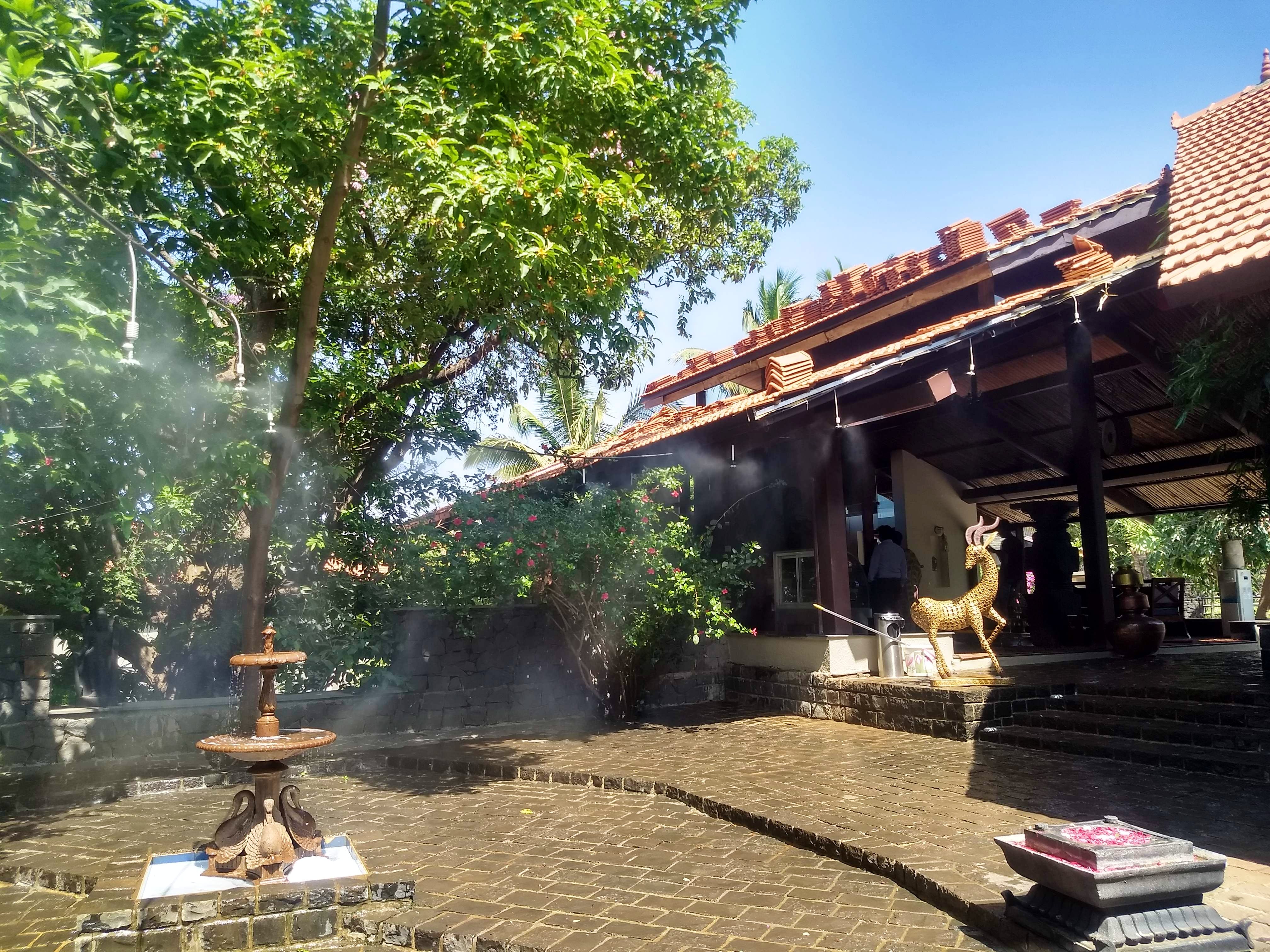 Sky,Architecture,Tree,Building,House,Sunlight,Roof,Temple,Courtyard,Leisure