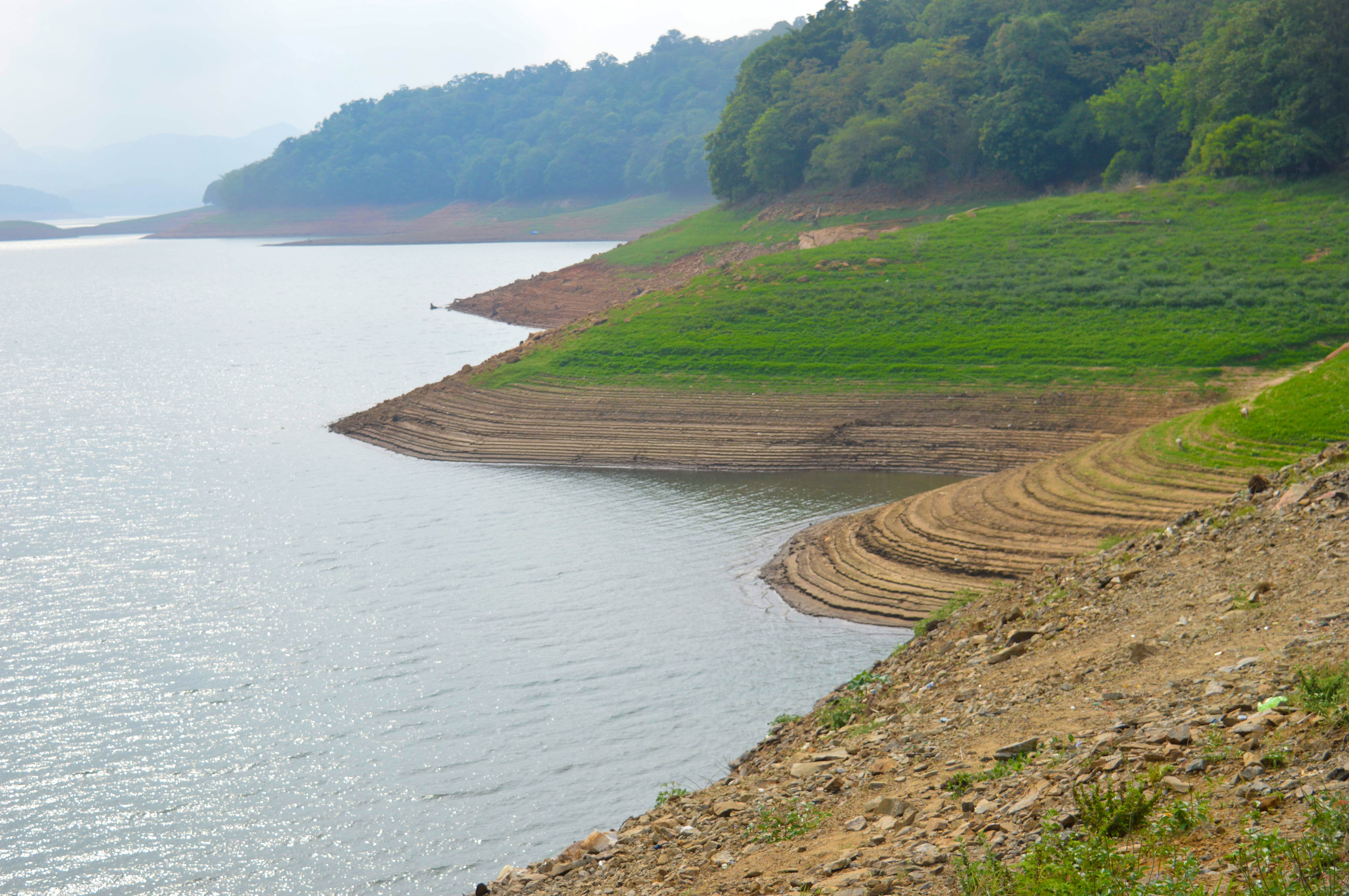 Body of water,Water resources,Coast,Water,Reservoir,Highland,Raised beach,Coastal and oceanic landforms,Headland,Shore