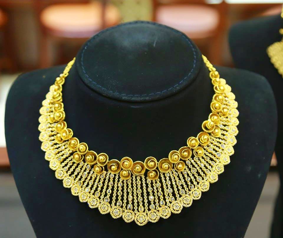Buy Malabar Gold Necklace CLVL24NK13 for Women Online | Malabar Gold &  Diamonds
