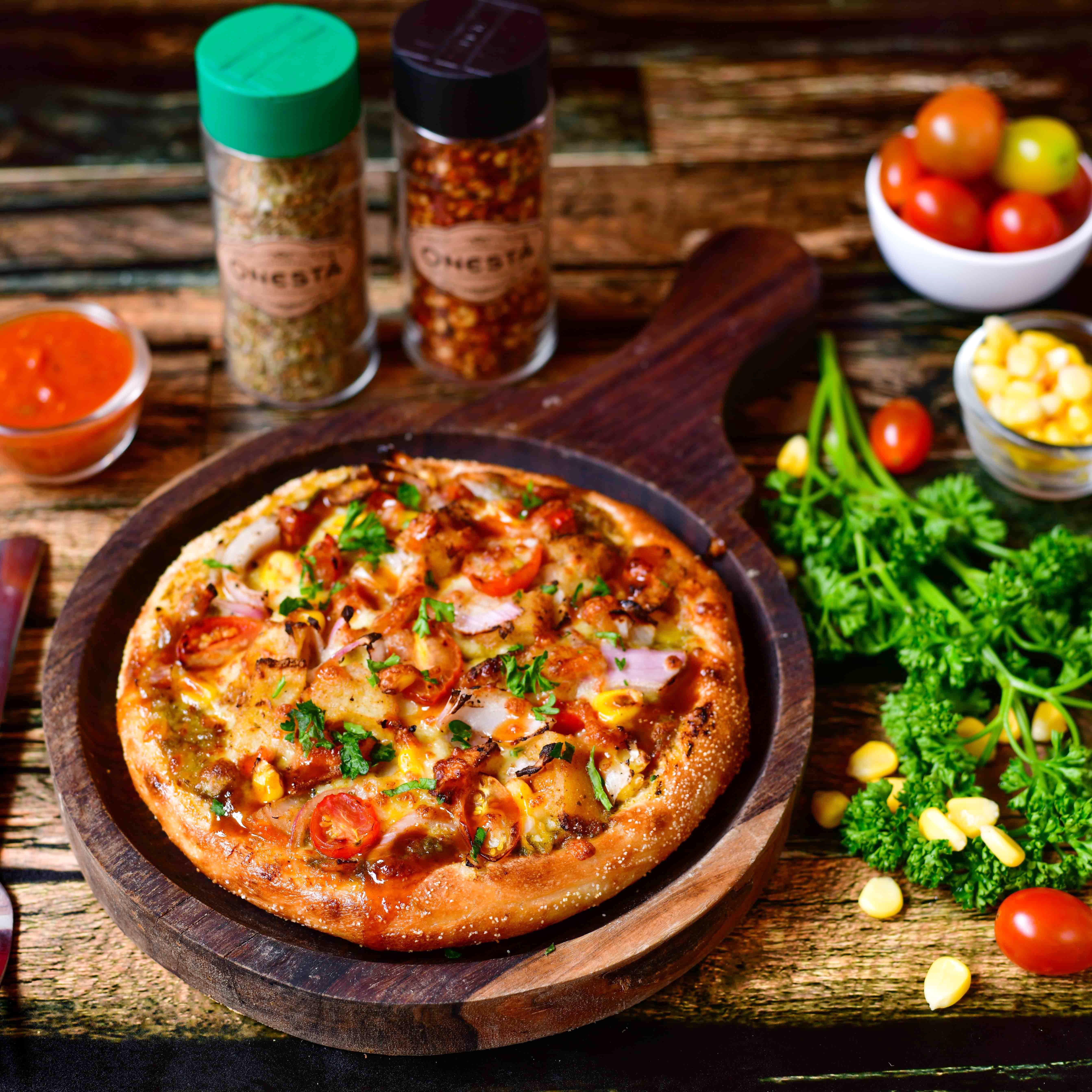 Dish,Food,Cuisine,Ingredient,California-style pizza,Pizza,Pizza cheese,Produce,Tarte flambée,Recipe