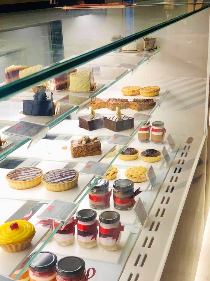 Pâtisserie,Food,Bakery,Display case,Baking,Pastry,Cuisine,Dessert,Dish,Finger food