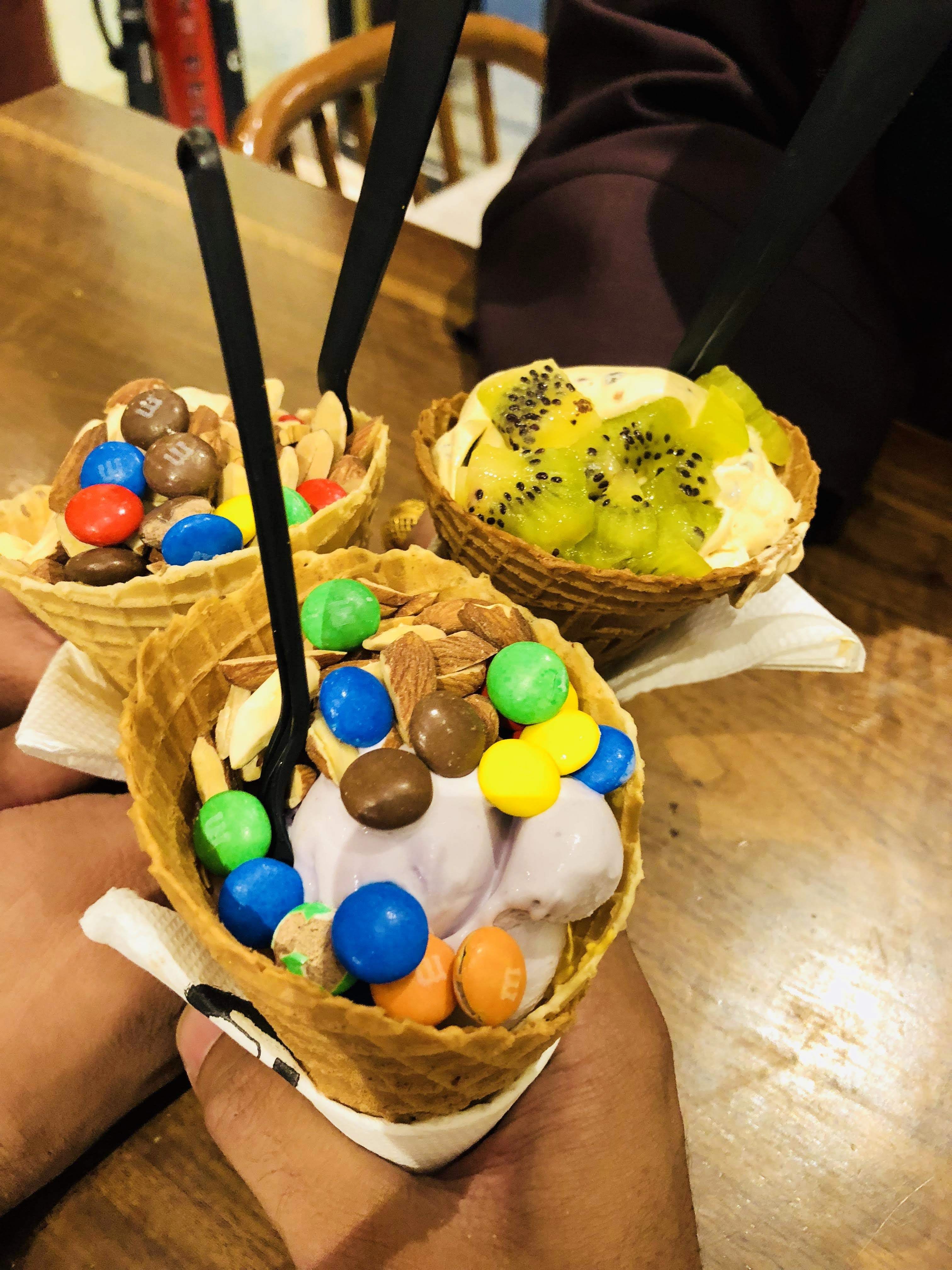 With An Insane Range Of Toppings, This Ice Cream Parlour Never Fails To Amaze!