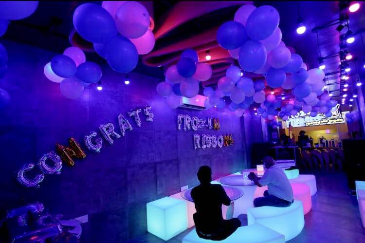 Purple,Lighting,Light,Violet,Nightclub,Balloon,Visual effect lighting,Disco,Music venue,Stage