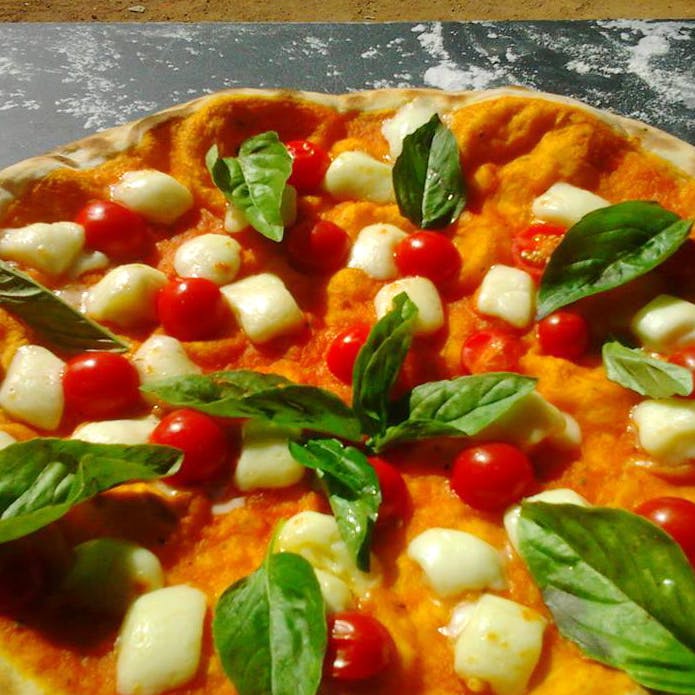Dish,Food,Cuisine,Pizza,Ingredient,Basil,Mozzarella,Italian food,Vegetable,Produce
