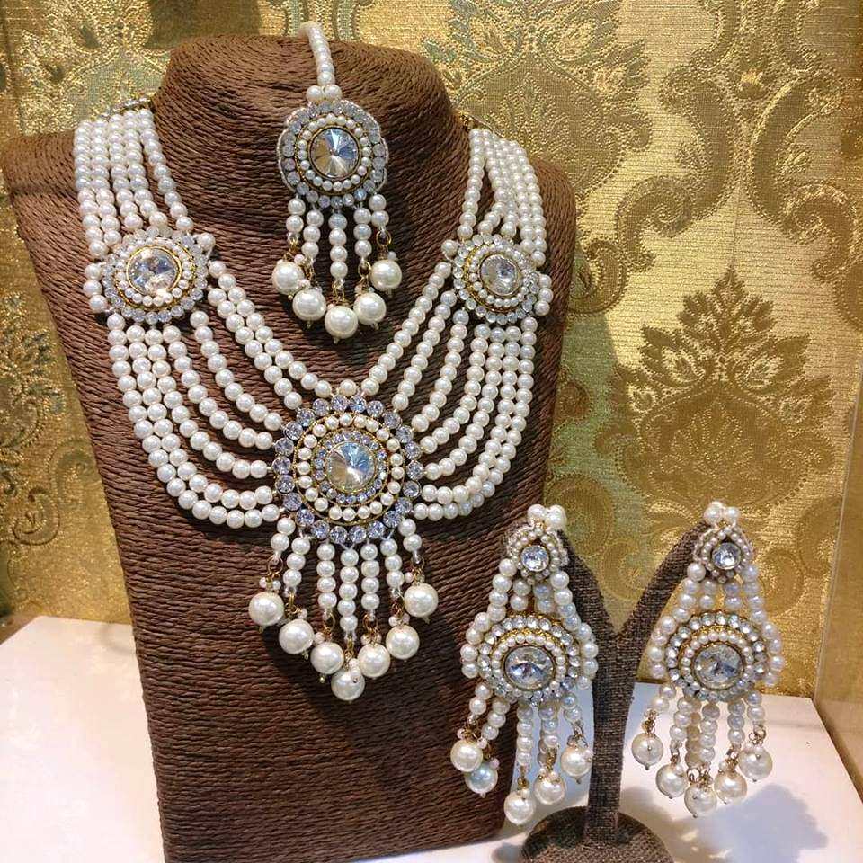 Jewellery,Fashion accessory,Pearl,Necklace,Body jewelry,Diamond,Gemstone