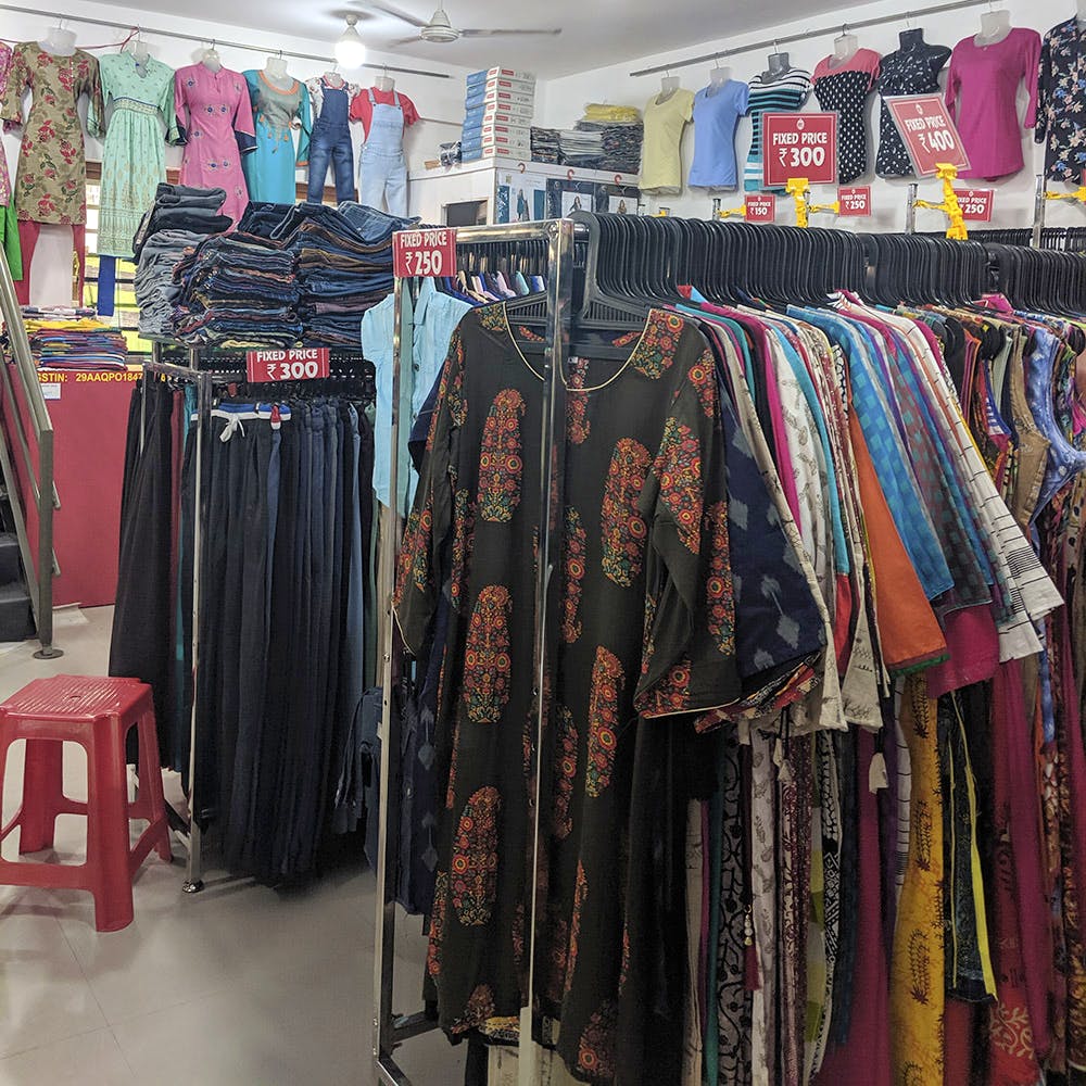 Boutique,Clothing,Bazaar,Room,Outlet store,Public space,Textile,Retail,Marketplace,Market