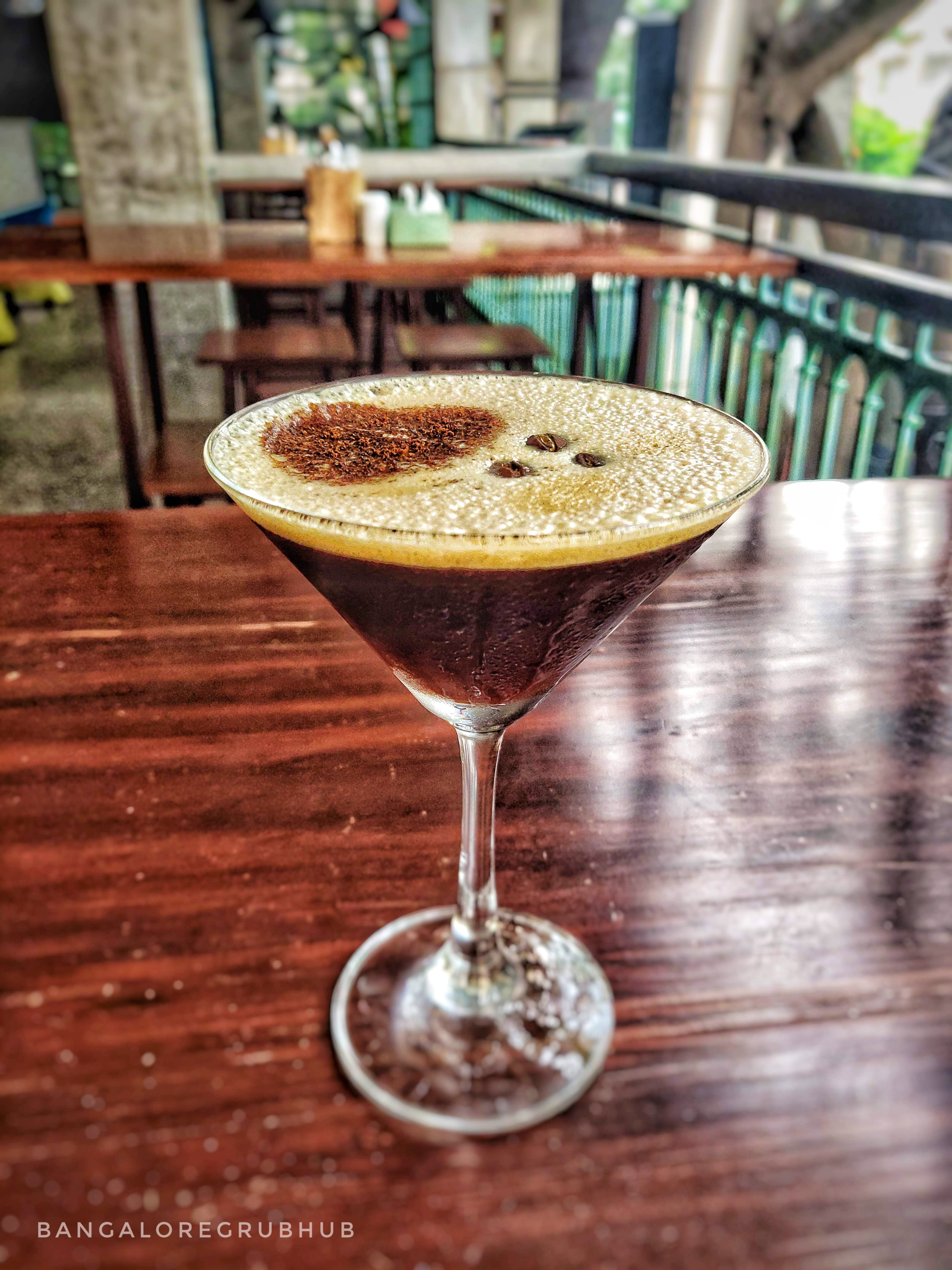 Drink,Alcoholic beverage,Non-alcoholic beverage,Food,Distilled beverage,Alexander,Cocktail,Martini,Liqueur,Brandy alexander