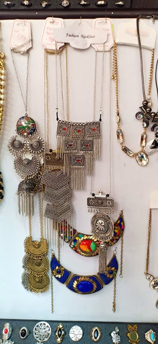 Jewellery,Necklace,Fashion accessory,Locket,Pendant,Chain
