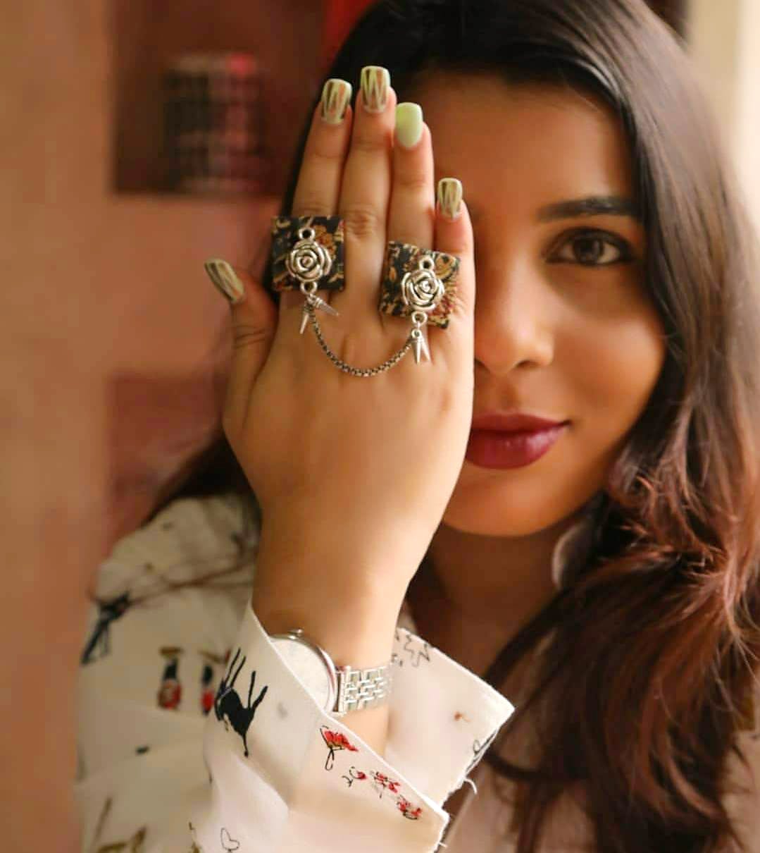 Indian Actress Naira Kundan Blue Indian Hand Jewelry. Wedding Bridal  Accessories, Adjustable Ring & Bracelet,traditonal Hathphool/hand Panja -  Etsy