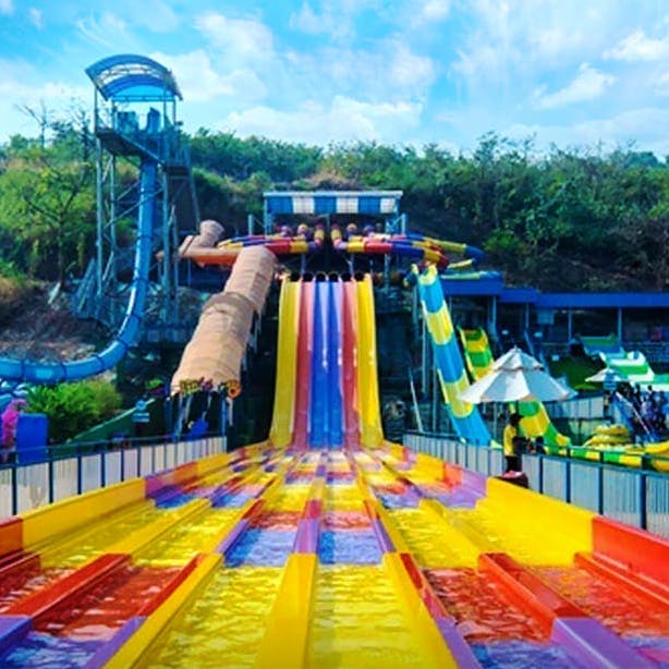 Water park,Amusement park,Fun,Leisure,Chute,Amusement ride,Recreation,Park,Outdoor play equipment,Nonbuilding structure