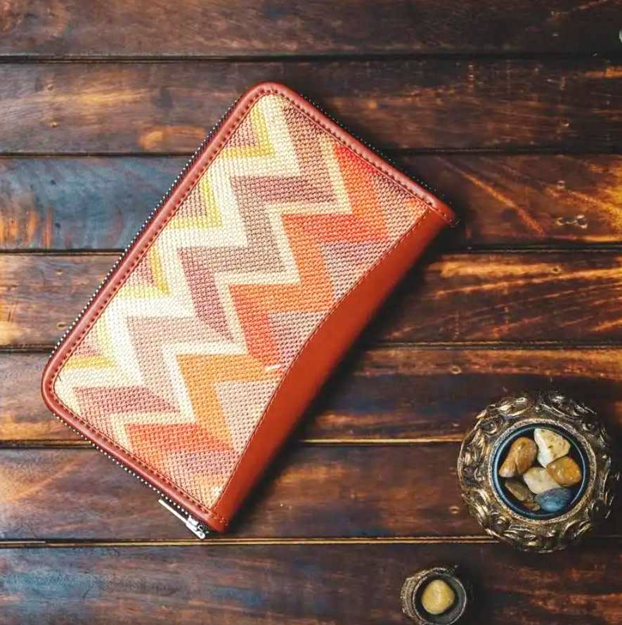 Wallet,Tan,Fashion accessory,Coin purse,Pattern,Leather
