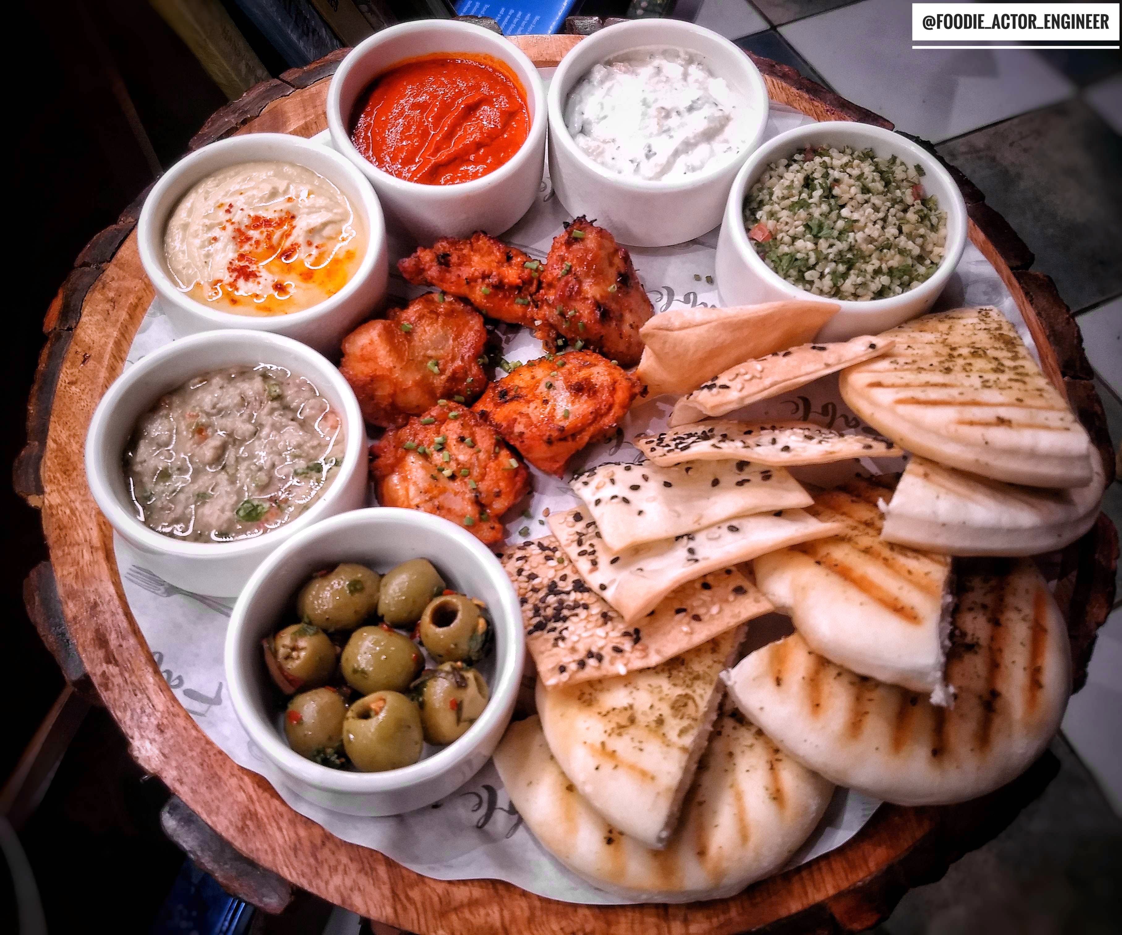 Dish,Food,Cuisine,Ingredient,Meal,Vegetarian food,Naan,Produce,Staple food,Meze